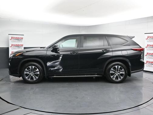 Midnight Black Metallic 2023 Toyota Highlander XLE