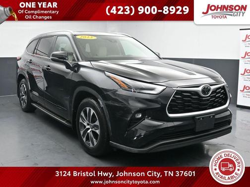 Midnight Black Metallic 2023 Toyota Highlander XLE