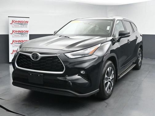 Midnight Black Metallic 2023 Toyota Highlander XLE