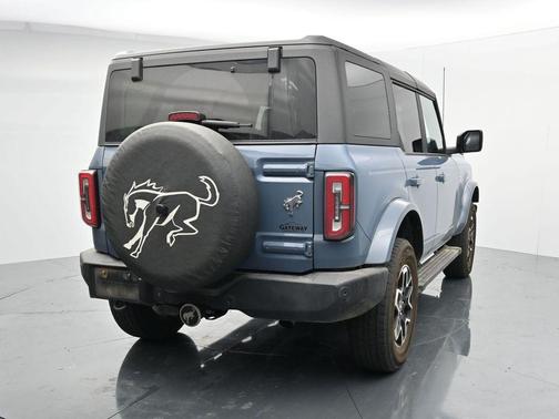 Azure Gray Metallic Tri-Coat 2024 Ford Bronco Outer Banks