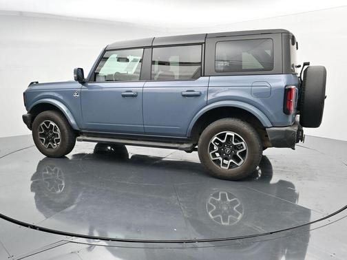 Azure Gray Metallic Tri-Coat 2024 Ford Bronco Outer Banks