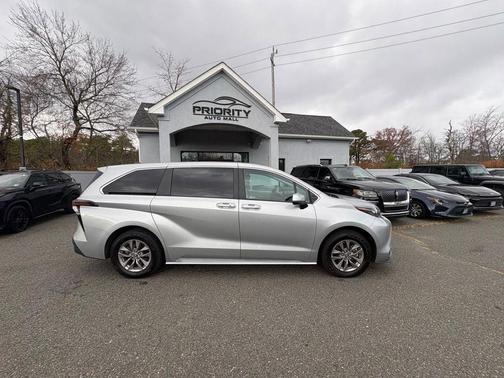 Celestial Silver Metallic 2024 Toyota Sienna LE