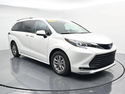 Wind Chill Pearl 2024 Toyota Sienna XLE
