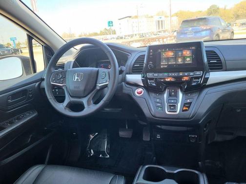Platinum White Pearl 2024 Honda Odyssey EX-L