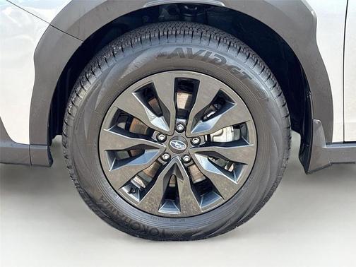 Ice Silver Metallic 2024 Subaru Outback Onyx Edition XT