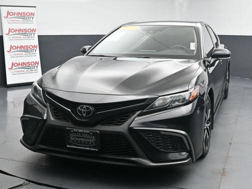 Midnight Black Metallic 2022 Toyota Camry SE