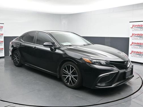 Midnight Black Metallic 2022 Toyota Camry SE