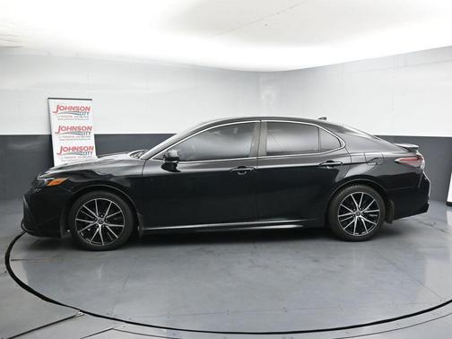 Midnight Black Metallic 2022 Toyota Camry SE