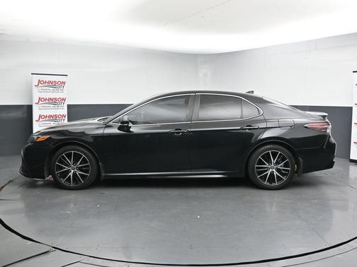 Midnight Black Metallic 2022 Toyota Camry SE