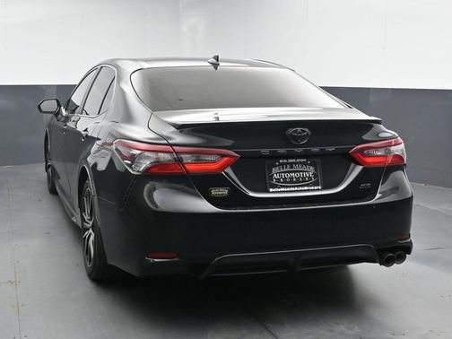 Midnight Black Metallic 2022 Toyota Camry SE
