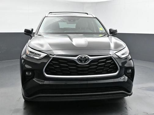 Midnight Black Metallic 2021 Toyota Highlander Limited