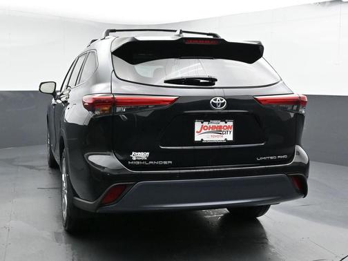 Midnight Black Metallic 2021 Toyota Highlander Limited