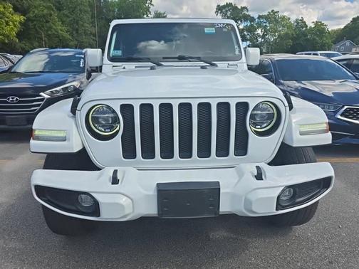 Bright White Clearcoat 2022 Jeep Wrangler Unlimited Sahara