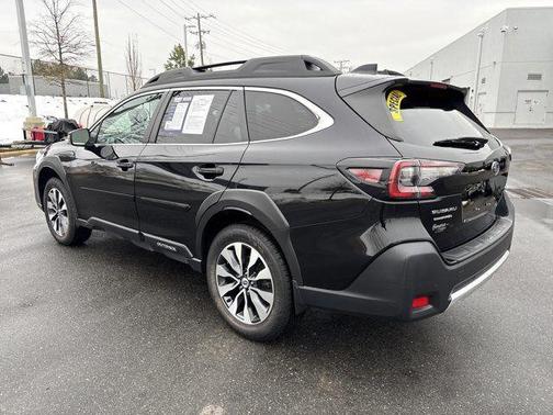 Crystal Black Silica 2023 Subaru Outback Limited