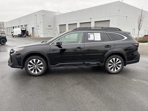 Crystal Black Silica 2023 Subaru Outback Limited