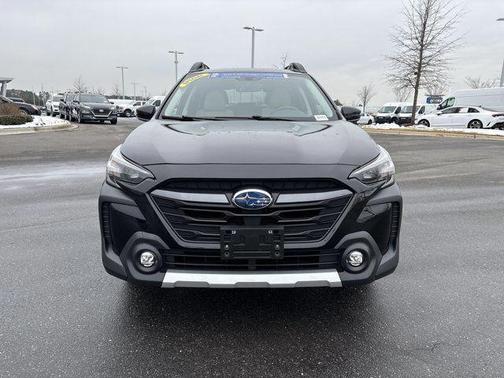 Crystal Black Silica 2023 Subaru Outback Limited