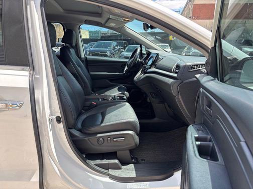 Platinum White Pearl 2023 Honda Odyssey EX-L