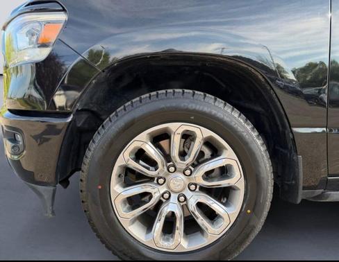 Diamond Black Crystal Pearlcoat 2023 RAM 1500 Laramie
