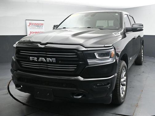 Diamond Black Crystal Pearlcoat 2023 RAM 1500 Laramie