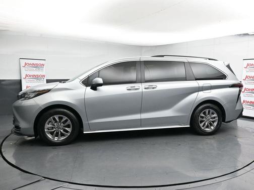 2023 Toyota Sienna XLE