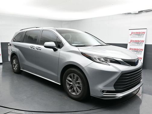 2023 Toyota Sienna XLE