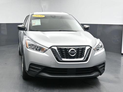 Brilliant Silver Metallic 2020 Nissan Kicks S