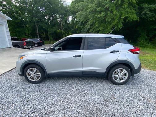Brilliant Silver Metallic 2020 Nissan Kicks S