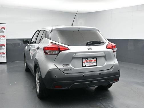 Brilliant Silver Metallic 2020 Nissan Kicks S