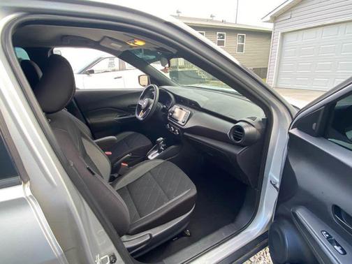 Brilliant Silver Metallic 2020 Nissan Kicks S