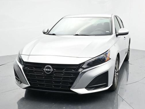 Brilliant Silver Metallic 2024 Nissan Altima 2.5 SV