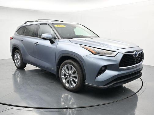 Moon Dust 2023 Toyota Highlander Hybrid Limited