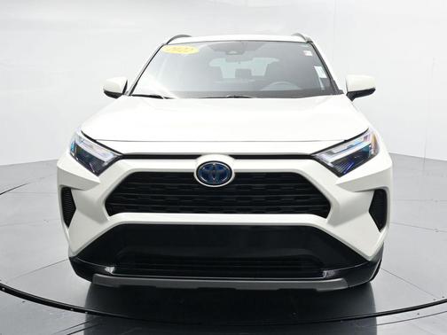 Blizzard Pearl 2022 Toyota RAV4 Hybrid SE