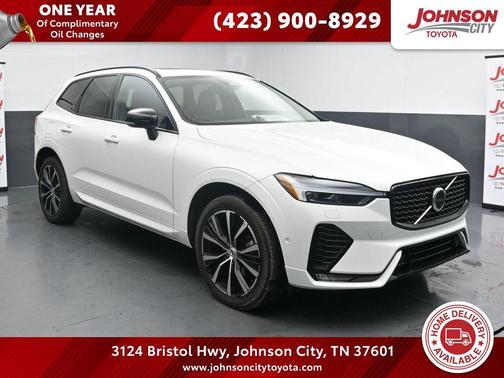 Crystal White Metallic 2023 Volvo XC60 B5 Plus Dark Theme