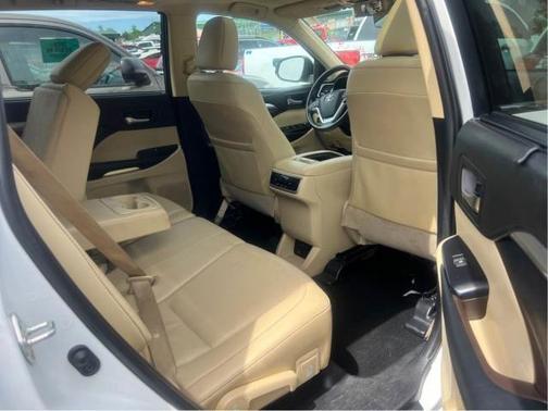 Blizzard Pearl 2019 Toyota Highlander XLE