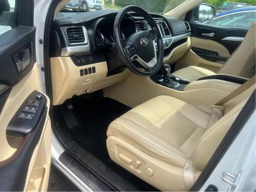 Blizzard Pearl 2019 Toyota Highlander XLE