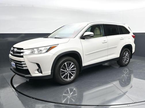 Blizzard Pearl 2019 Toyota Highlander XLE