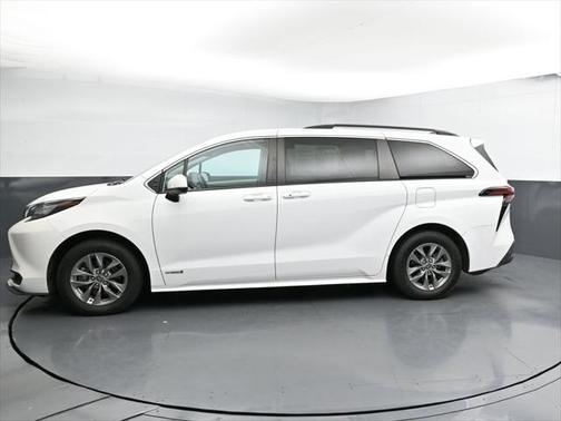 2021 Toyota Sienna LE