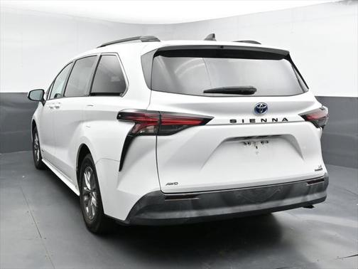 2021 Toyota Sienna LE