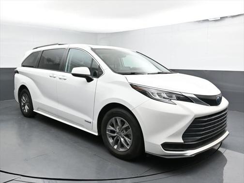 2021 Toyota Sienna LE