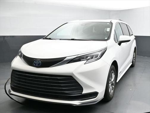 2021 Toyota Sienna LE