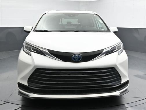 2021 Toyota Sienna LE
