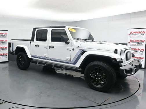 Bright White Clearcoat 2023 Jeep Gladiator Sport S