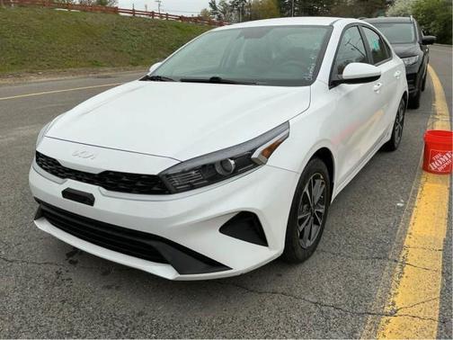 Snow White Pearl 2023 Kia Forte LXS