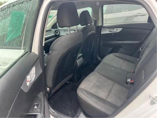 Snow White Pearl 2023 Kia Forte LXS