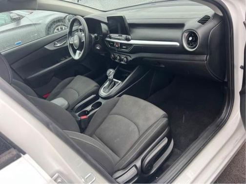 Snow White Pearl 2023 Kia Forte LXS