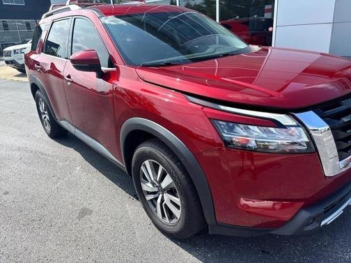 2023 Nissan Pathfinder SL 4WD