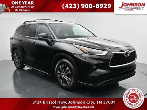 Midnight Black Metallic 2022 Toyota Highlander XLE