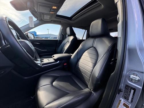 Celestial Silver Metallic 2023 Toyota Highlander XLE