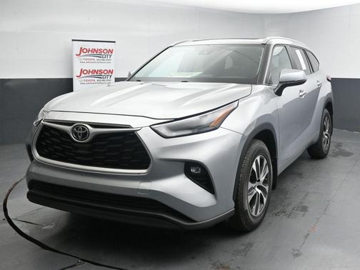 Celestial Silver Metallic 2023 Toyota Highlander XLE