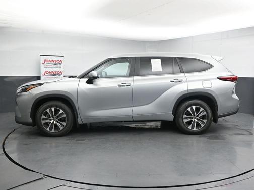Celestial Silver Metallic 2023 Toyota Highlander XLE